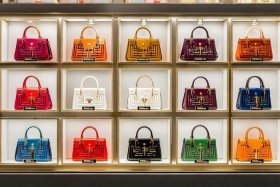 芬迪包包价格和图片；芬迪包包价格和图片及价格