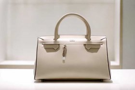 爱马仕女包最便宜的是多少钱，爱马仕女最便宜的一个包多少钱