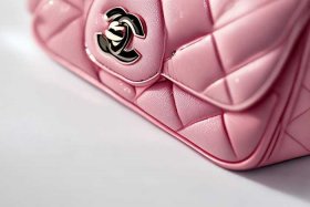 粉色香奈儿mini包包多少钱（粉色香奈儿mini包包多少钱一个）