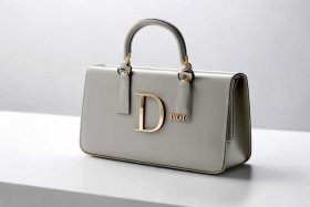 迪奥女包官网图片价格，迪奥女包官网图片价格 2020