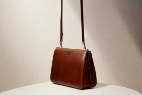 tb官网包包britten mini，tb官网包包哪个国家的品牌