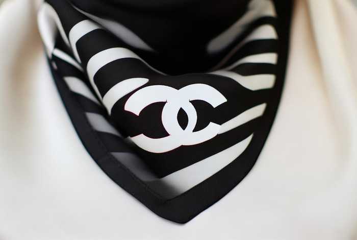 Chanel字母围巾，chanel字母围巾