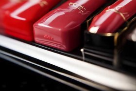 迪奥和圣罗兰口红哪个好 - 迪奥和圣罗兰口红哪个好呢