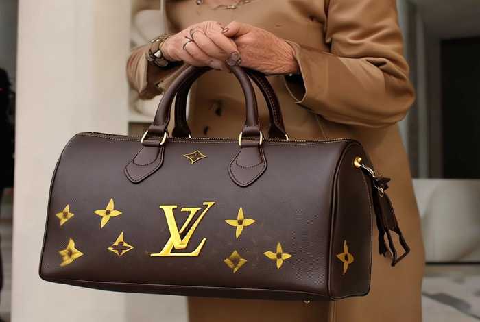 50岁女人选lv哪款包包适合、50岁女人选lv哪款包包适合男人