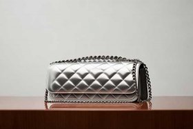 Chanel22bag银色，chanel22bag银色