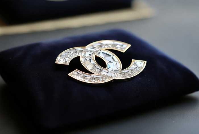 chanel胸针掉钻 chanel胸针刻印 chanel胸针掉钻 chanel胸针刻印