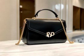 芬迪2021包包；芬迪2021新款包包