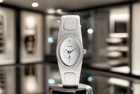 chanel手表价格图片；chanel quartz手表价格