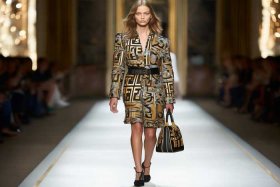 芬迪品牌介绍PPT；芬迪品牌介绍