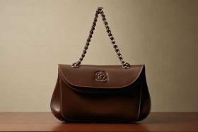 chanel官网中国包包基本款（chanel中国官网 包）