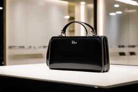迪奥蒙田包包价格和图片（迪奥蒙田包专柜什么价）