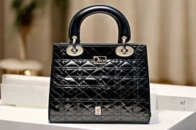 迪奥戴妃包多少钱正品、迪奥戴妃包多少钱一个