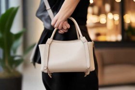 女包1000左右哪个牌子好一点 女包1000左右哪个牌子好一点的