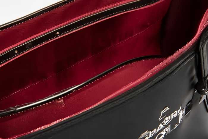 蔻驰女包正品旗舰店官网,蔻驰女包正品旗舰店官网托特包内饰红色 蔻驰女包正品旗舰店官网,蔻驰女包正品旗舰店官网托特包内饰红色