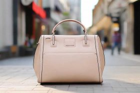 女包品牌推荐500以内通勤包（女包品牌推荐500左右）