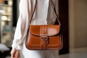 女士斜挎包真皮价格 - 女士斜挎包真皮价格及图片