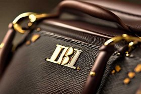 名牌包包的标志和名字（名牌包包的标志和名字大全）