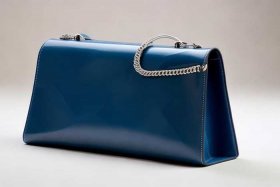 今年流行什么款式的包包图片；今年最流行什么款式的包包呢