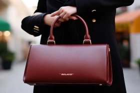 年轻人轻奢包包品牌；年轻人轻奢包包品牌推荐