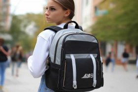 女学生背的包包品牌，女学生背的包包品牌推荐