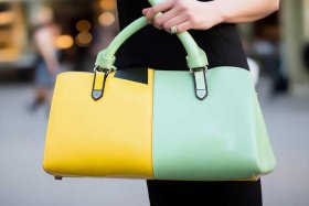 今年最流行的女款包包意尔康包包，意尔康最新款女包