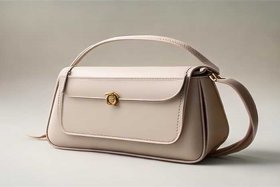 女人装手机的小包包简单又漂亮（女人装手机的小包包简单又漂亮视频）