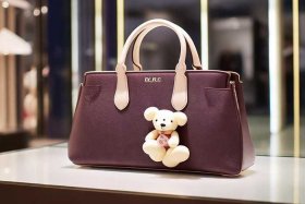 美国牌子的包包 - 美国牌子的包包有只小熊叫什么
