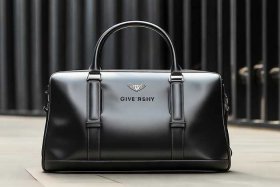 男士手包奢侈品纪梵希；男士手包奢侈品纪梵希推荐