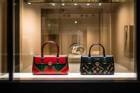 蔻驰古驰是不是一个牌子、蔻驰和古驰是一个牌子吗？