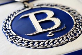 名牌包包标志logo制作；名牌包包标志logo制作过程