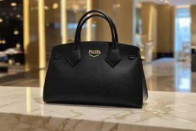 普拉达包包价格一般多少、普拉达包包价格一般多少钱