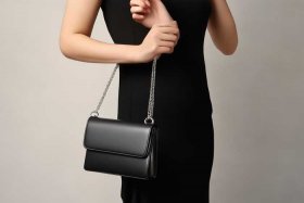 女士手包的拿法（女士手包的拿法图解）