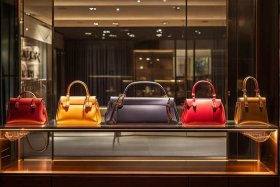 国内皮包轻奢品牌排行榜前十名（国内皮包轻奢品牌排行榜前十名有哪些）