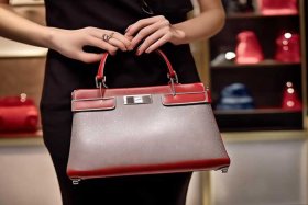 女生轻奢品牌包包，女生轻奢品牌包包有哪些