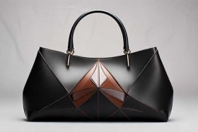 三角形图案的包包是什么牌子；三角形组成的包是什么牌子