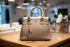 普拉达包包清洗护理修复、普拉达包包清洗护理修复多少钱