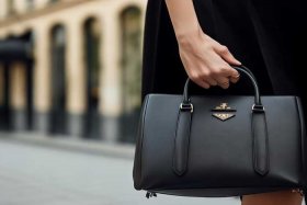 普拉达包包什么档次（普拉达包包什么档次好看）