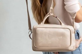 女式斜挎休闲包；女式斜挎休闲包,女士手机挎包图片