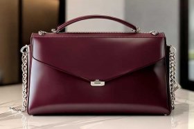 女人必备的包包款式（女人必备的包包款式图片）