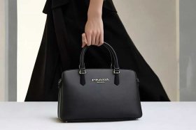 普拉达prada官网；普拉达prada官网女包