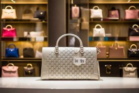 全新古驰包包回收一般几折；全新古驰包包回收一般几折啊