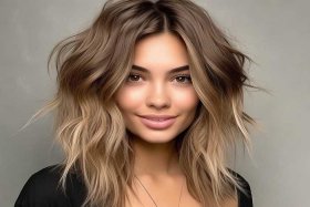 今年最流行的发型 - 今年最流行的发型女 新款烫发中长款