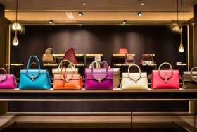 国产轻奢女包品牌排行榜；国产轻奢女包品牌排行榜前十名