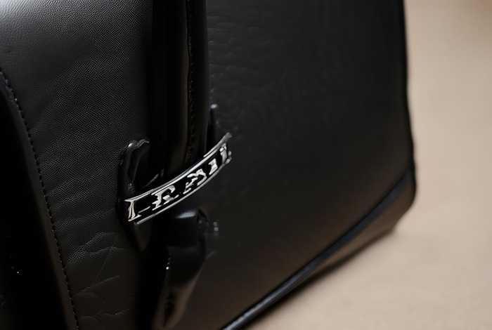 普拉达女包价位及图片（普拉达女包官网价格及图片 限量版）