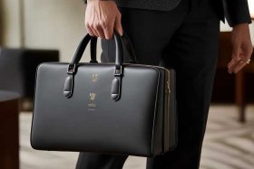 男士拿什么包比较有档次的牌子 男士拿什么包比较有档次的牌子好