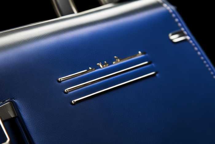 美国奢侈品牌三条横线是什么牌子 - 美国奢侈品牌三条横线是什么牌子的