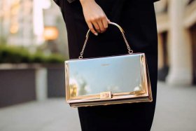 女生的包包牌子；女生的包的牌子