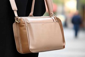 品牌旅游斜挎包女款 品牌旅游斜挎包女款图片