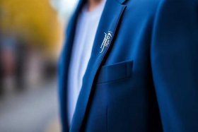 品牌衣服的商标在什么位置，品牌衣服的商标在什么位置看