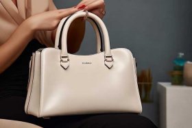 轻奢包包品牌推荐，轻奢包包品牌推荐女士